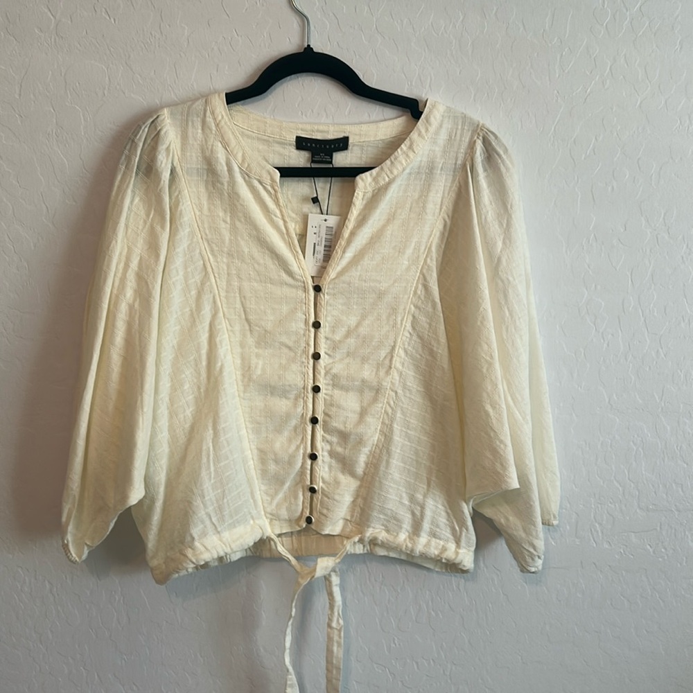 NWT Sanctuary Cream Top Size XS. Gorgeous. Perfect condition.